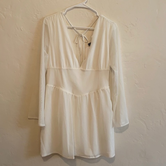 White flowy dress - Picture 1 of 2